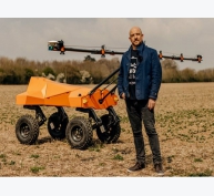 Robot diệt cỏ bằng điện thế hàng nghìn vôn