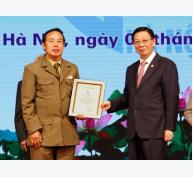 Lão nông được vinh danh Công dân Thủ đô ưu tú 2015