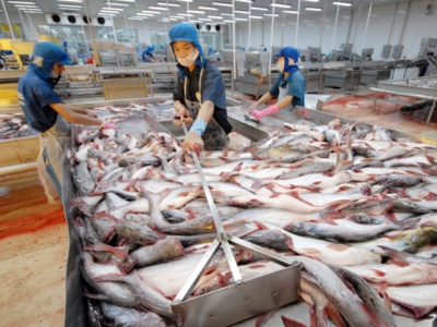 China to lower tariffs on many imported seafood products