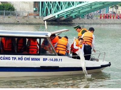 Thành Phố Hồ Chí Minh Thả 450.000 Con Cá Xuống Kênh Tàu Hủ - Bến Nghé