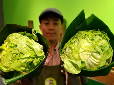 Saigon grocery store shuns plastics to wrap products in banana leaves