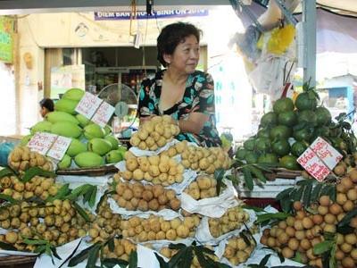 Đặc sản Việt đại hạ giá vẫn lép vế trước trái cây ngoại