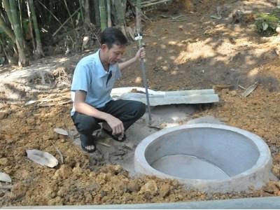 Vượt chỉ tiêu xây, lắp hầm biogas
