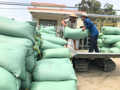 Farmers struggle as rice trader canceled their deposits